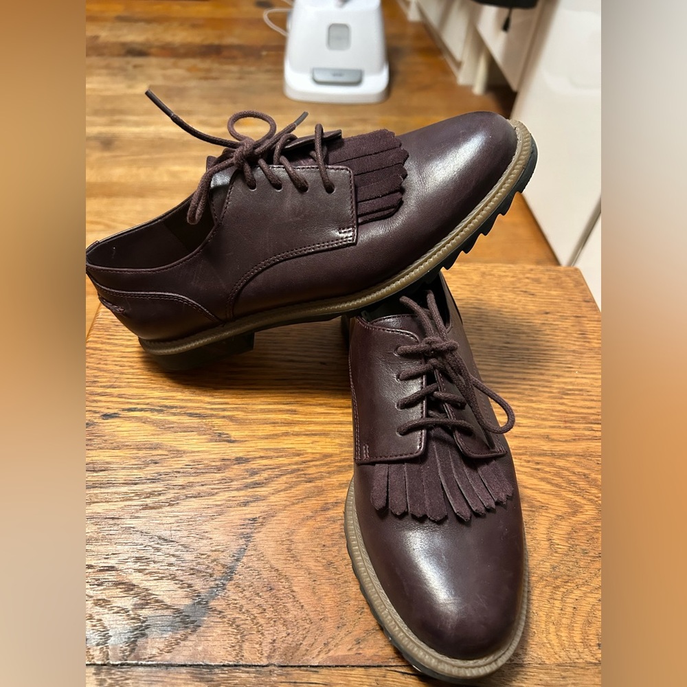 Clarks leather spectator fringe Oxford burgundy/wine shoes 7 comfortable
